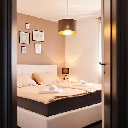 Apartman Aurora *