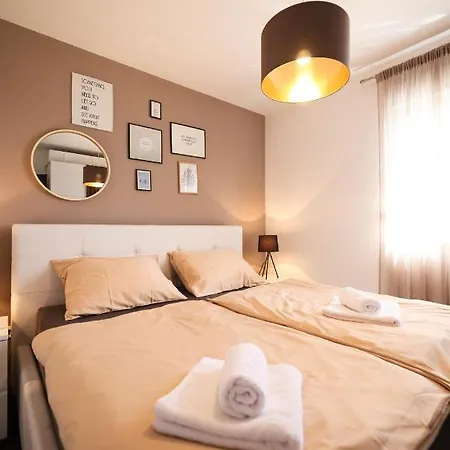 Aurora Apartman