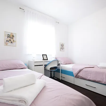 Aurora Apartman *